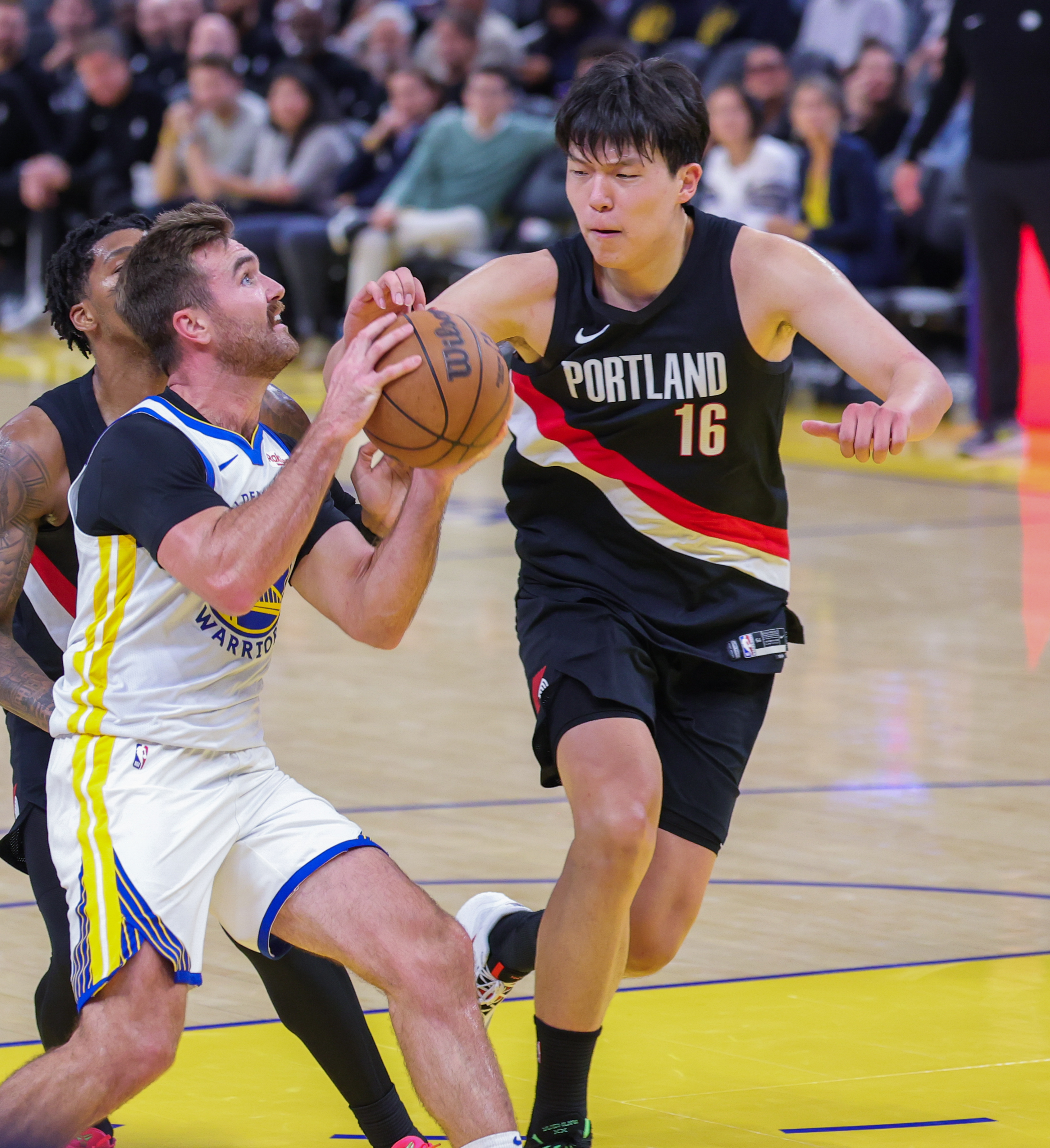 包含冲刺阶段NBA季后赛传出新动向，印第安纳步行者内部沟通，管理层表态：引发热议，临场指挥获称赞的词条